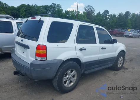 2005 Ford Escape Xlt from USA, damaged, VIN 1FMYU93195KA56736